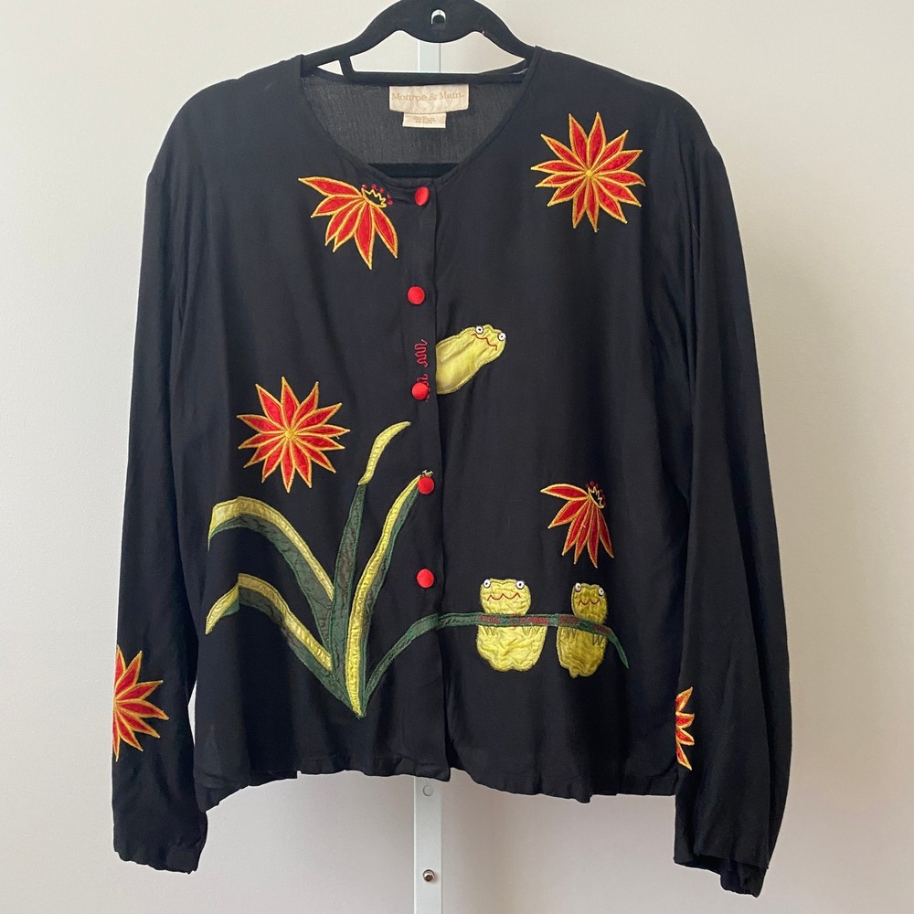 Monroe & Main Quirky Lagenlook Frog Floral Embroidered Button Top Medium Black